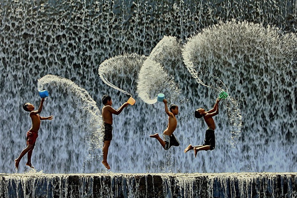 Indonésia http://500px.com/photo/15661687/-together-we-are-happy-by-agoes-antara (Agoes Antara)