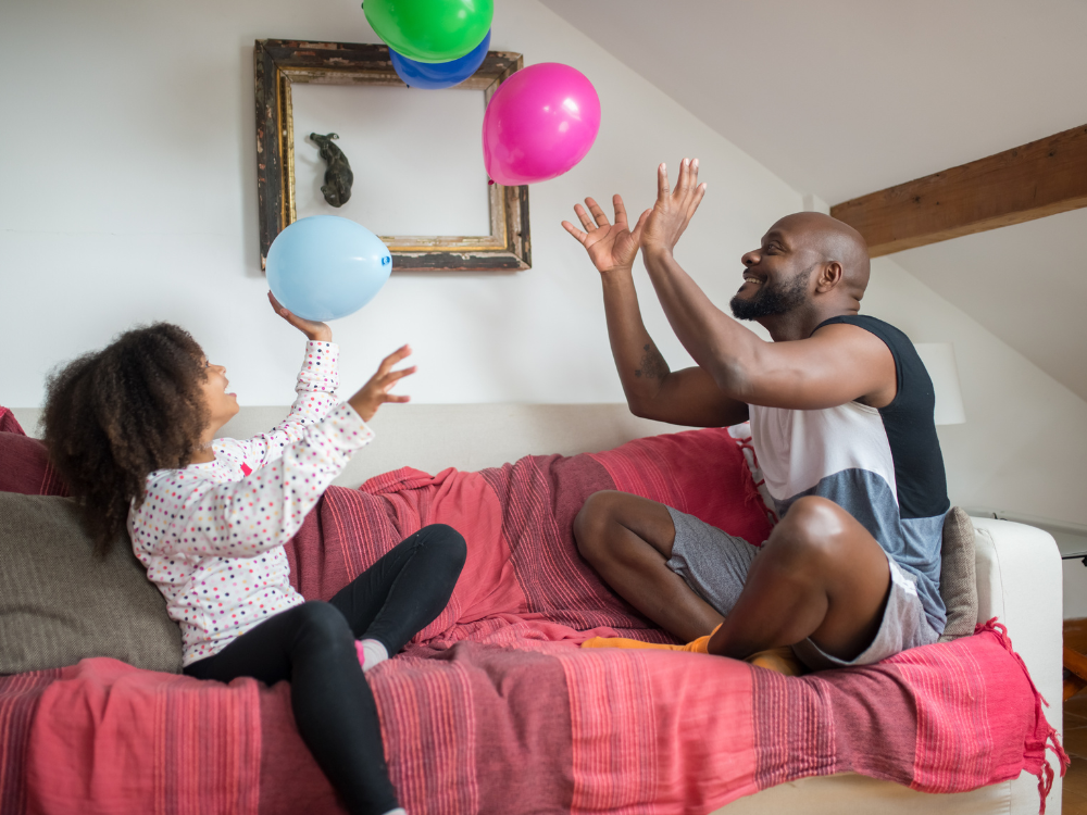 brincadeiras com balão para fazer em casa