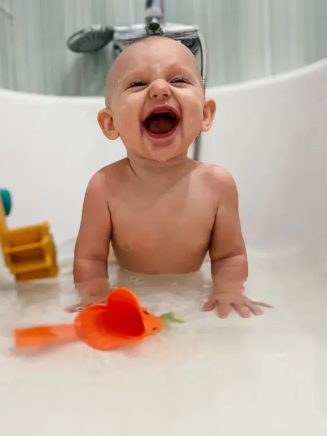 Como deixar o banho mais divertido para o bebê?